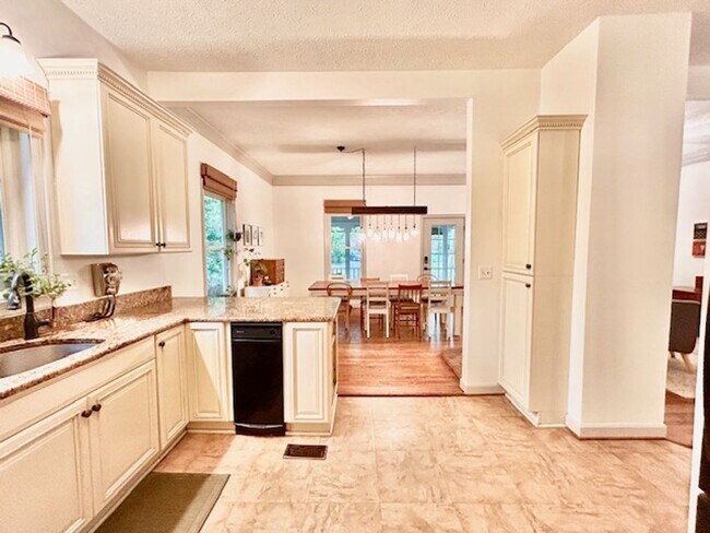 Building Photo - Beautifully renovated 4BR/3BA rambler with wraparound porch and garage