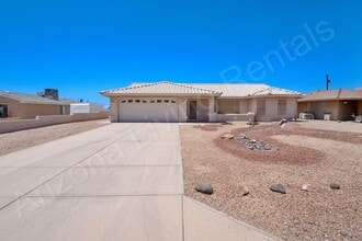 Building Photo - FURNISHED AVAILABLE OCTOBER - MAY