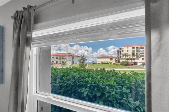Building Photo - 6210 Sun Blvd