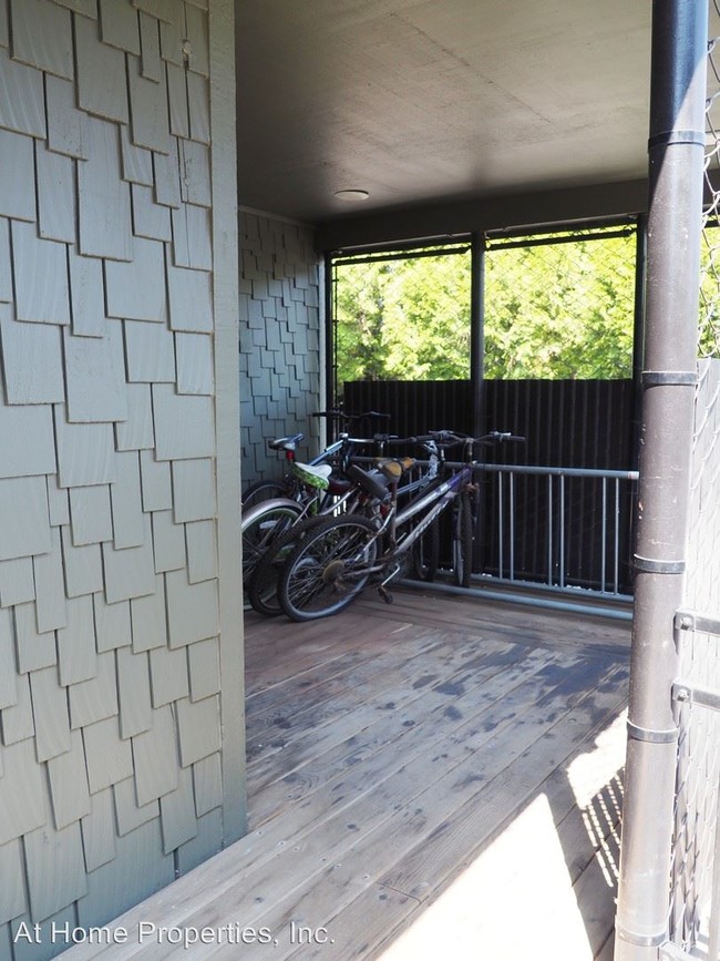 Building Photo - 2615 NW Harrison Blvd