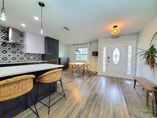 Building Photo - 6522 Hidden Beach Cir