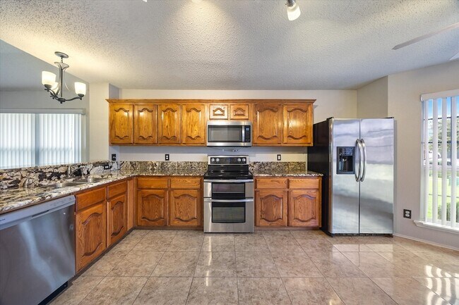 Building Photo - 2701 Redwood St