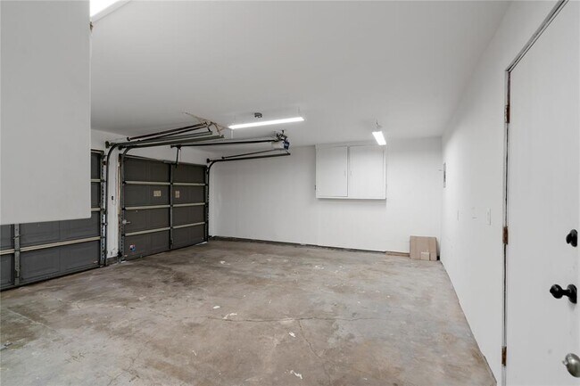 Building Photo - 2210 Chestnut Ln
