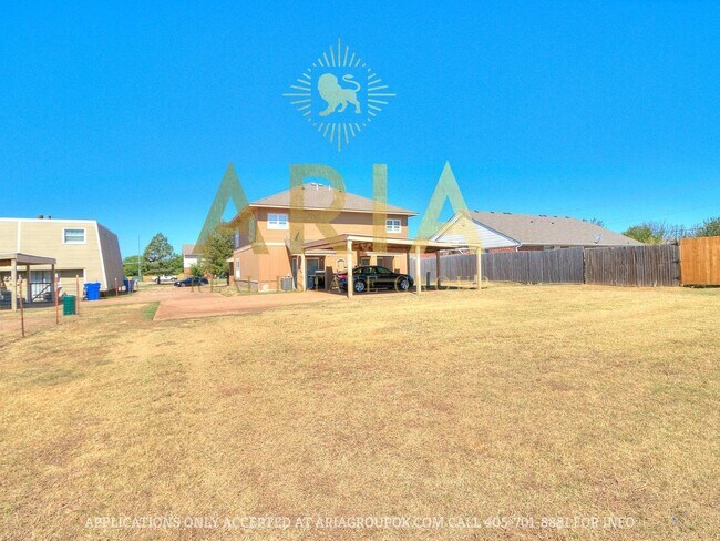Building Photo - *611-613 Welston Cr.