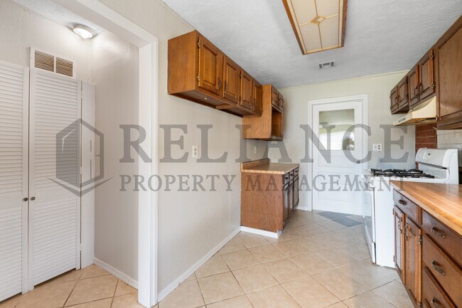 Building Photo - 902 W Wallingford St
