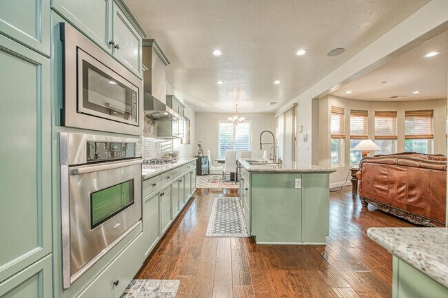 Building Photo - Spacious Home on Oversized Lot with Pool and Solar!