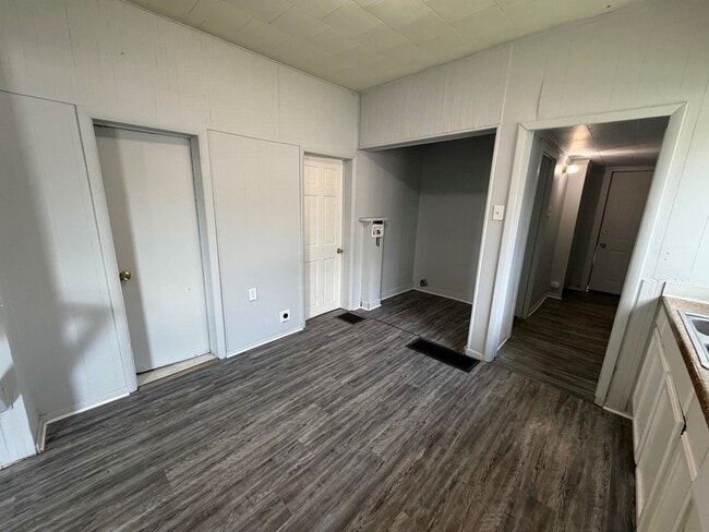 Building Photo - 36 Griffin-S