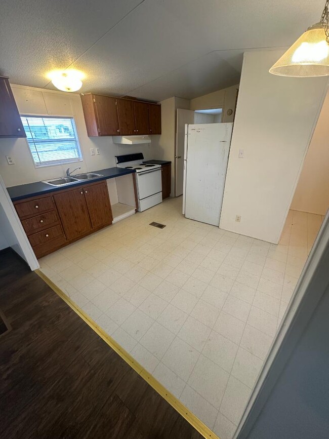 Building Photo - 150 Private Road 1610