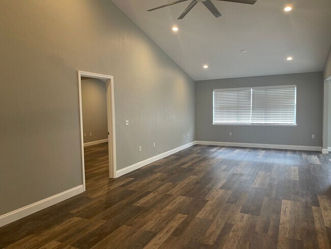 Building Photo - Great Location and No Lawn Work!