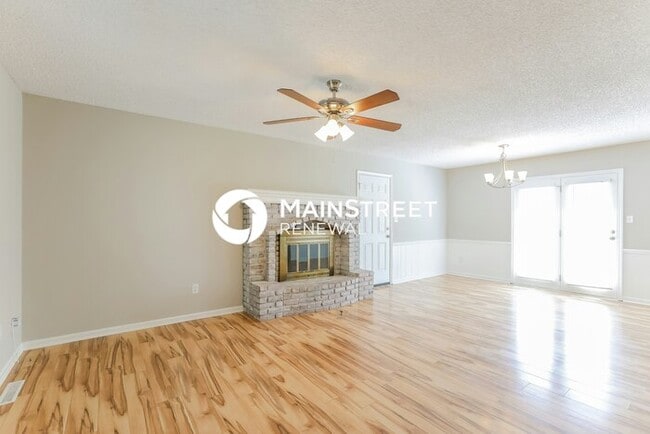 Building Photo - 3 Bedroom Pet-Friendly Home in LEES SUMMIT, MO with Main Street Renewal