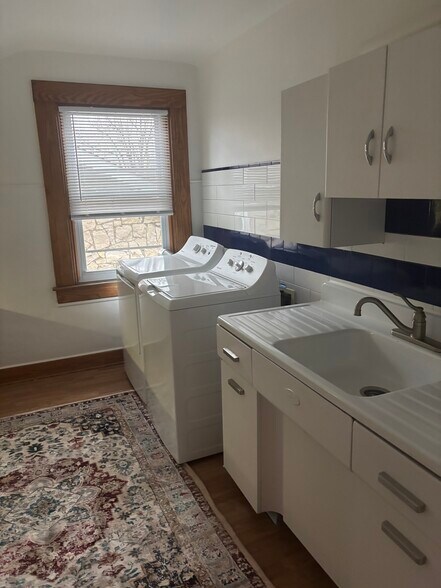 Building Photo - 554 Eastern Pky