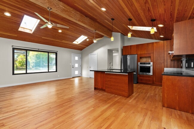 Building Photo - 7910 133rd Ave NE