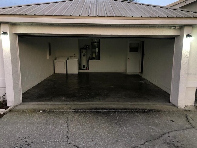 Building Photo - 324 Clearwater Ln