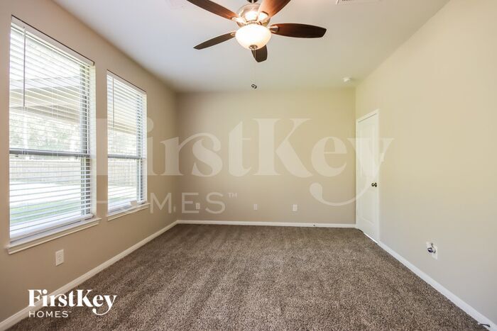 Building Photo - 6193 White Oak Leaf Lp