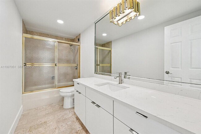 Building Photo - 1800 NE 114th St