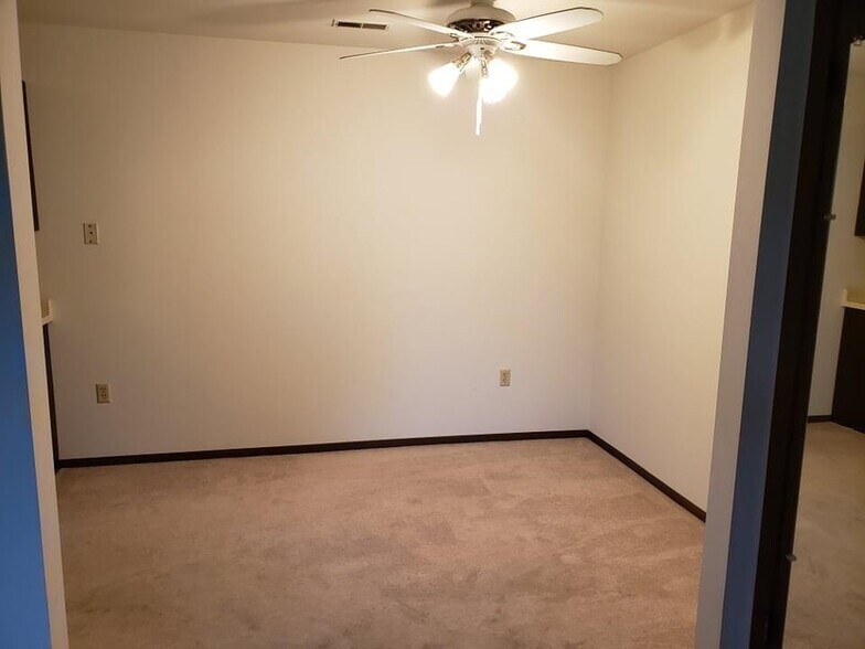 Building Photo - 246 Edgebrook Ln
