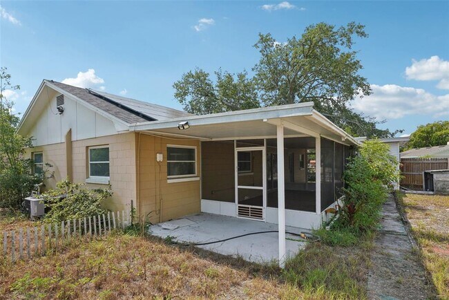 Building Photo - 503 Holt Cir
