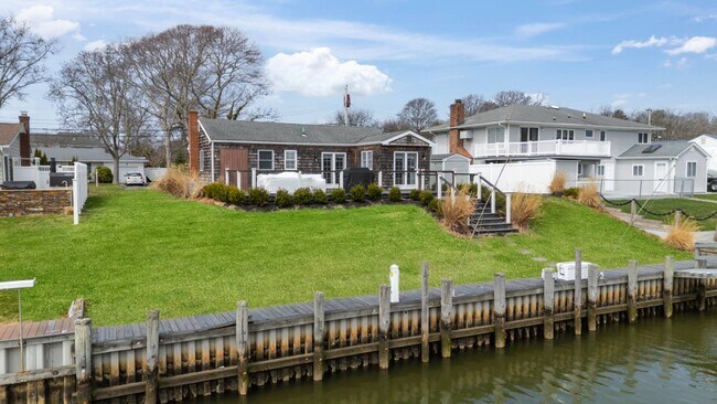 Building Photo - 7 Whiting Rd