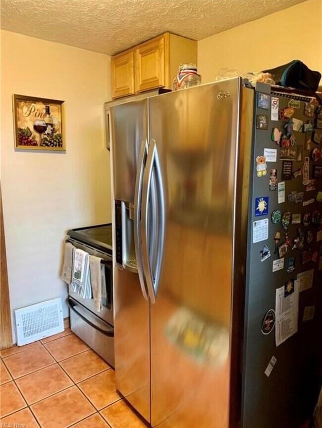 Building Photo - 21218 Hillgrove Ave