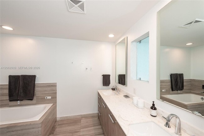 Building Photo - 360 Ocean Dr