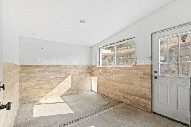 Building Photo - 17778 E Canary Creek Rd