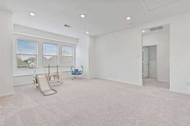 Building Photo - 805 Westwood Dr