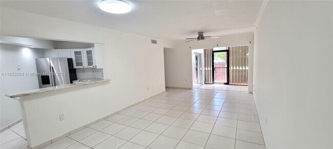 Building Photo - 9403 Fontainebleau Blvd