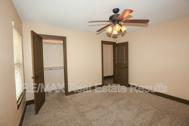 Building Photo - 1000 Peak St