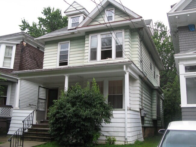 Building Photo - 890 Lancaster St