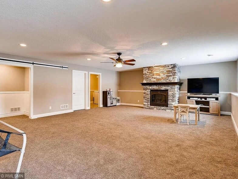 Building Photo - 22420 Calico Ct