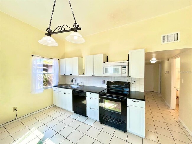 Building Photo - 5209 10th Ave S