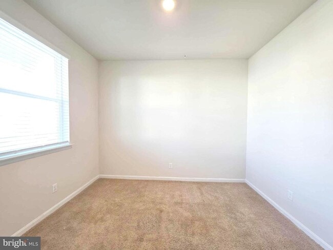 Building Photo - 374 Robbins Farm Rd