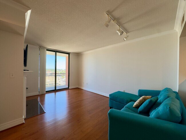 Building Photo - Charming 1 Bedroom/1 Bathroom Apartment Unit with In-Unit Laundry in Downtown Baltimore, MD!