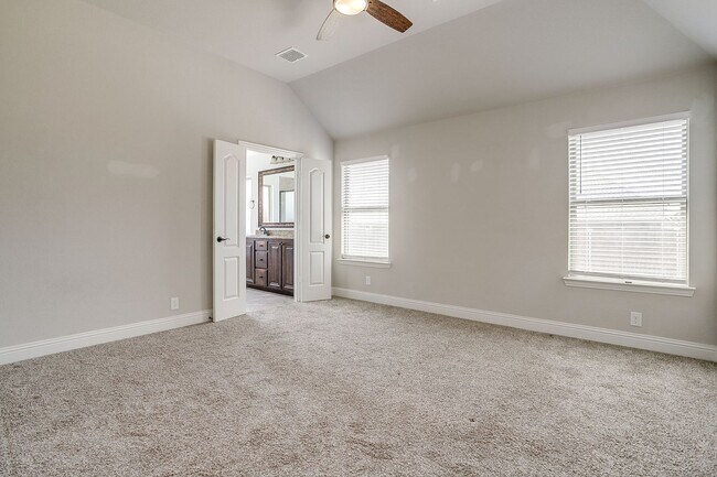 Building Photo - Amazing 3 Bed, 2 Bath Rental Available in the Highly Desirable Live Oak Creek- WSISD- 76108