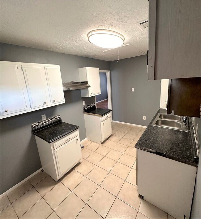 Building Photo - 2321 Gladys St, Beaumont TX 77702