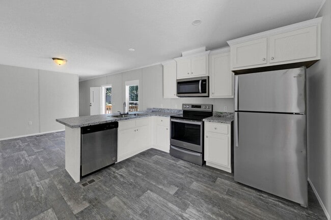 Building Photo - 3- BEDROOM 2-BATH-LUXURY MOBILE HOME
