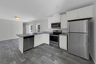 Building Photo - 3 BR 2 BA  MOBILE HOME  $1500.00 AMAZING PRICE !  DEFUNIAK SPRINGS