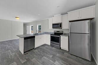 Building Photo - Newer Luxury 3-Bedroom/ 2-Bath Mobile Home