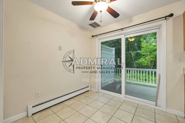 Building Photo - 65 Woodland Green