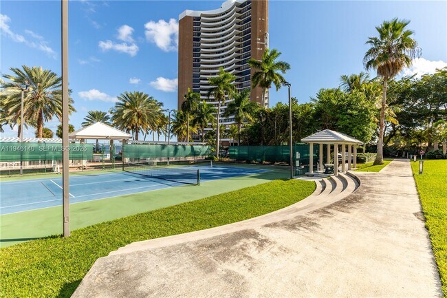 Building Photo - 770 NE 69th St