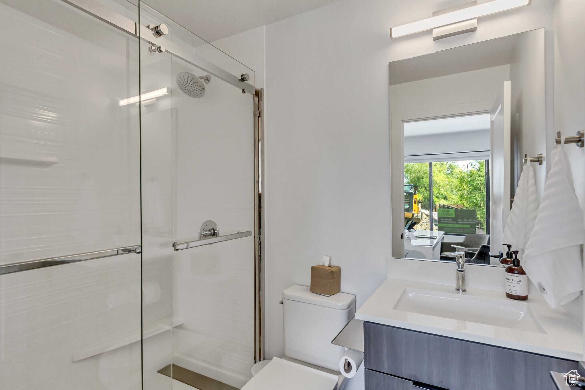 connected bathroom - 44 W Iko Ave