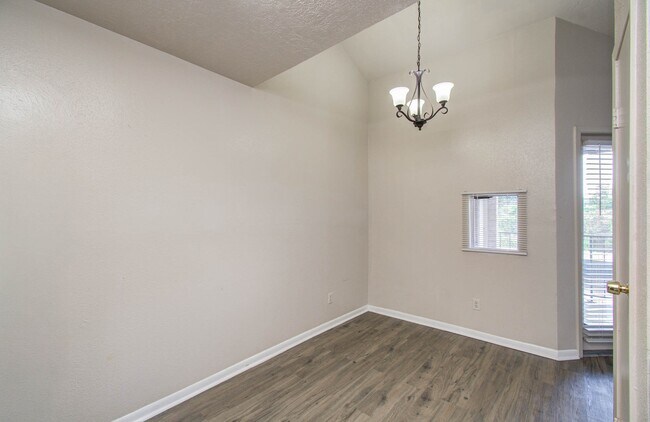 Building Photo - 2021 Spenwick Dr