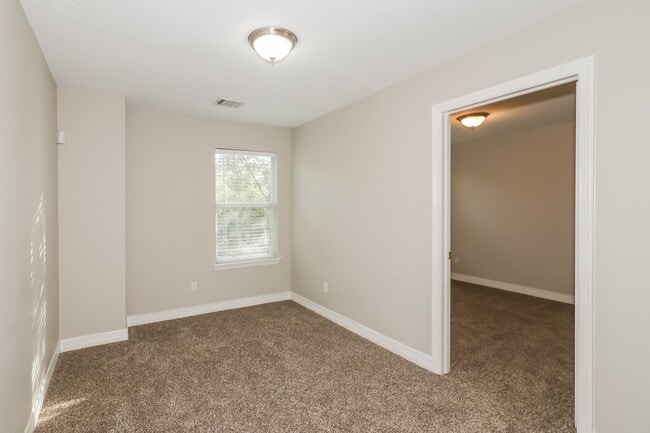 Building Photo - 214 N Native Ln