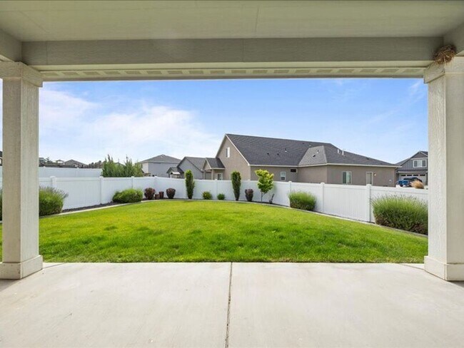 Building Photo - 4725 Roark Dr