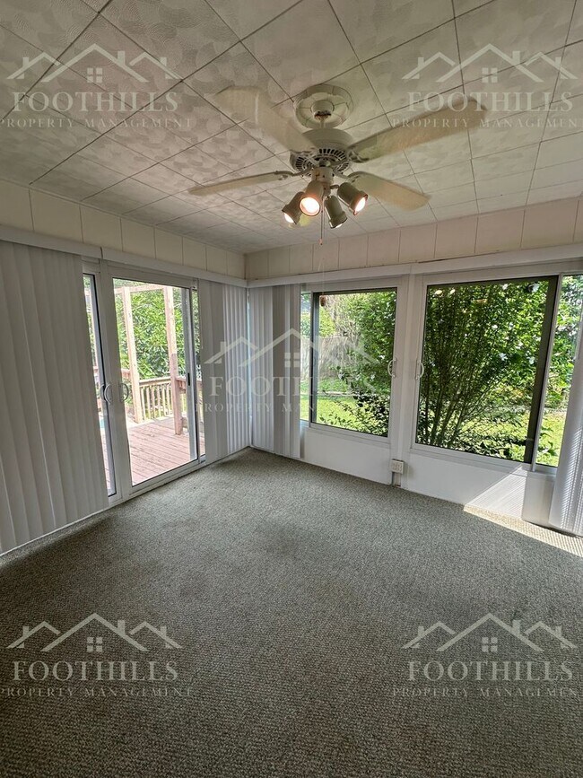Building Photo - 3 Bedroom, 2 Bath Home near to Hwy 187 South