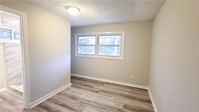 Building Photo - 755 Fallview Dr