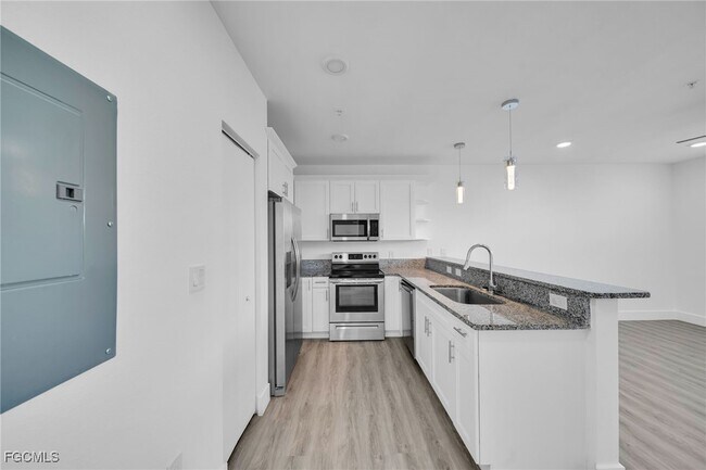 Building Photo - 275 SW 4th St