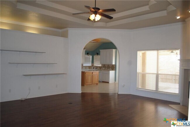 Building Photo - 1415 Loving Trl