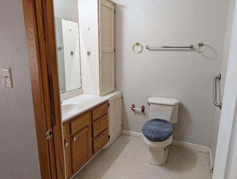 Building Photo - 10607 FM 2767