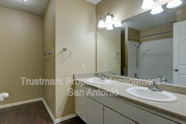 Building Photo - 112 Suncliff Dr